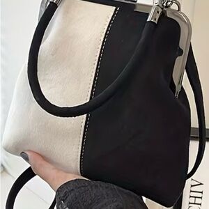 BLACK & WHITE HANBAG W/STRAPS by Gecko